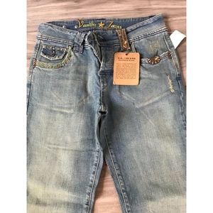 NWT VANILLA STAR EMBELLISHED FLARED STRETCH JEANS